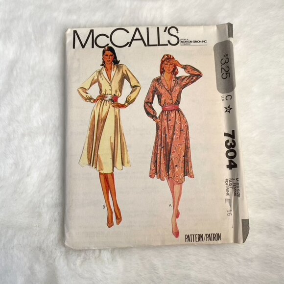 2 McCall's Sewing Patterns - Picture 4 of 5